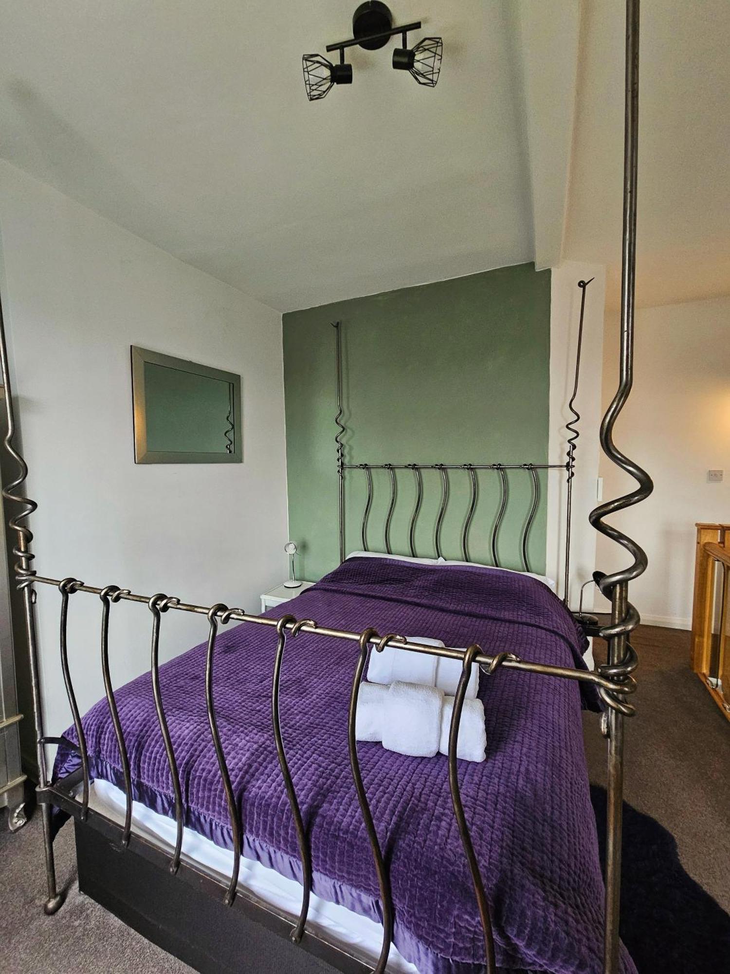 הודרספילד The Retreat At Plover Cottage Lindley מראה חיצוני תמונה