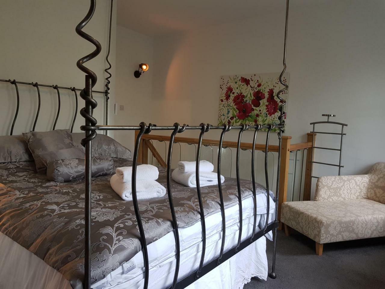 הודרספילד The Retreat At Plover Cottage Lindley מראה חיצוני תמונה